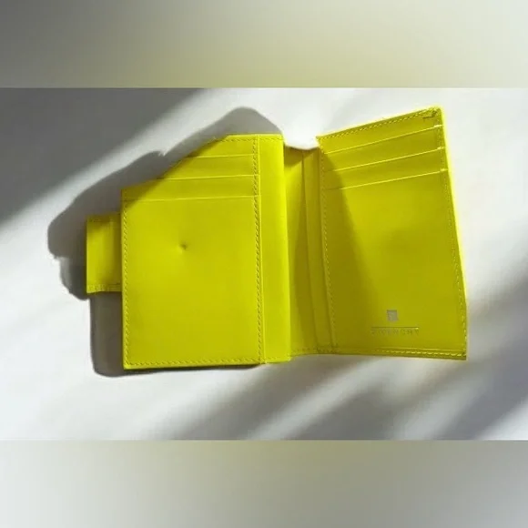 Givenchy small bifold wallet with kiss lock EUC - Picture 6 of 10